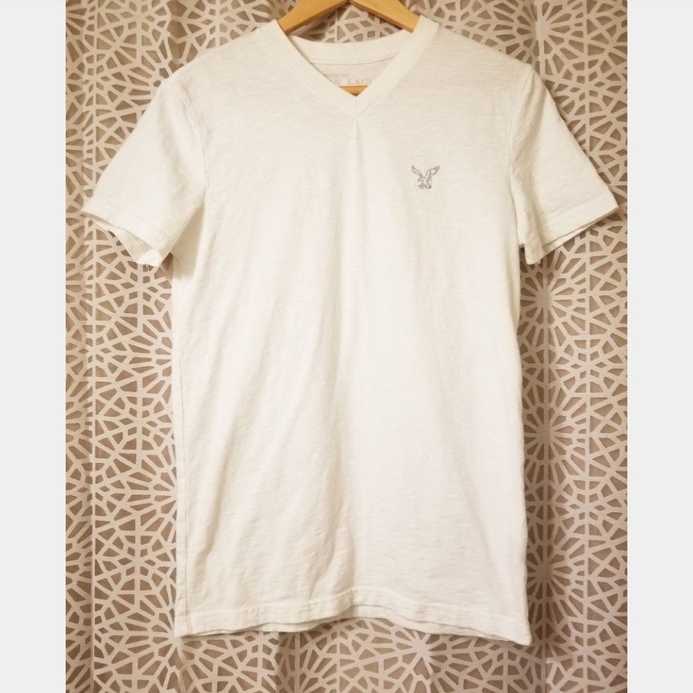 America Eagle XS white v neck short sleeve shirt